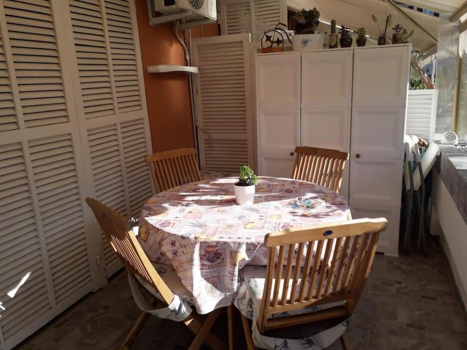 Ampio Monolocale Con Terrazzo - A 2 Passi Dal Mare Latte Exterior foto